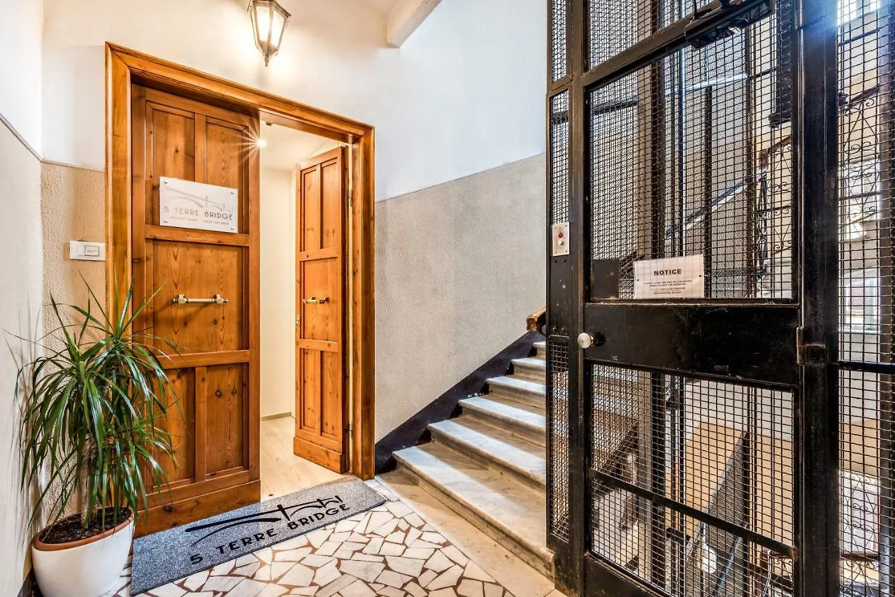 Cinque Terre Bridge Apartment La Spezia