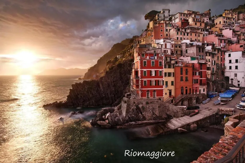 Cinque Terre Bridge Apartment La Spezia Italy