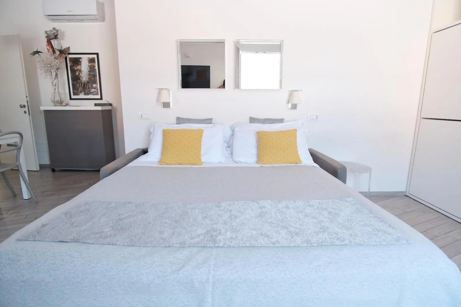 Cinque Terre Bridge Apartment La Spezia Italy